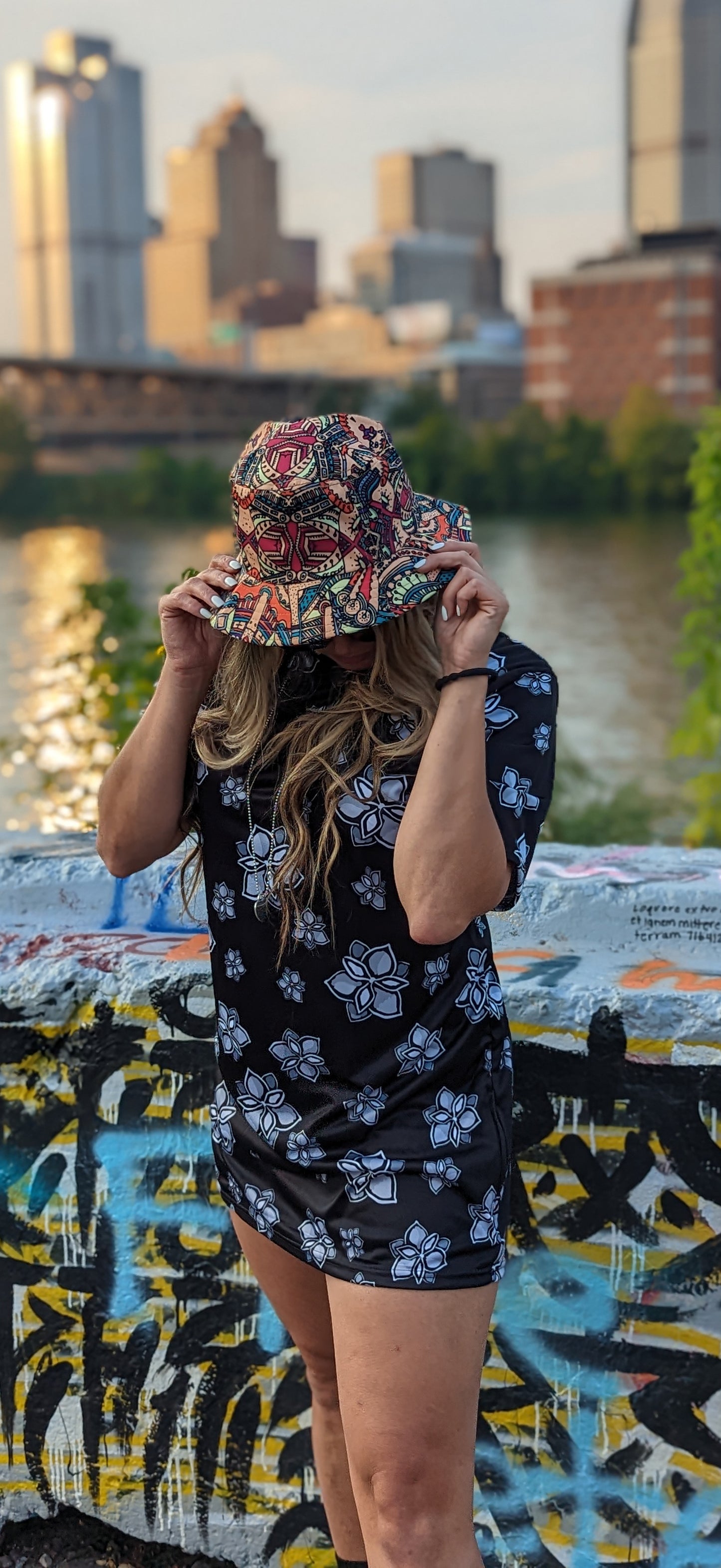 Trippy mosaic bucket hat