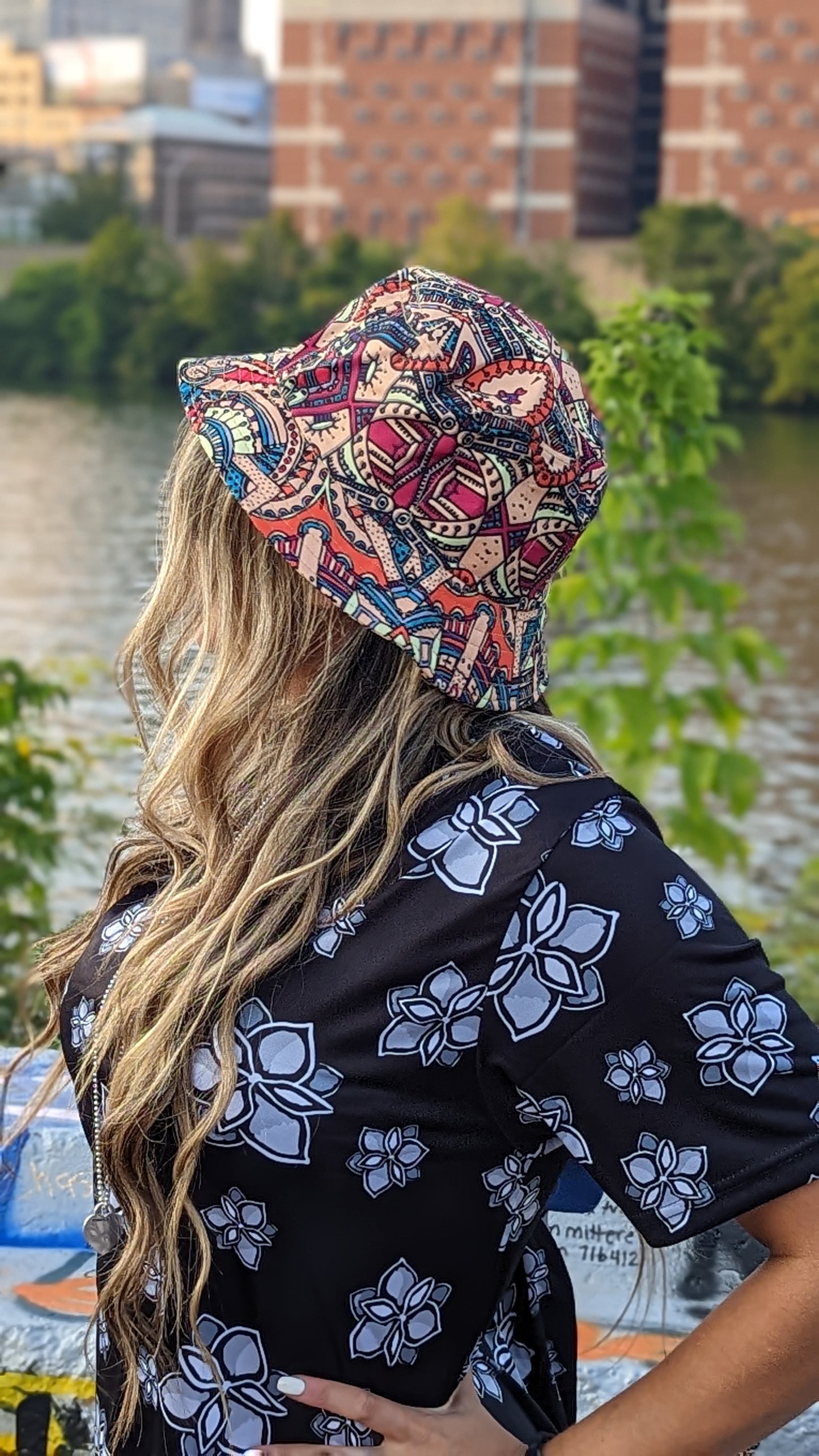 Trippy mosaic bucket hat