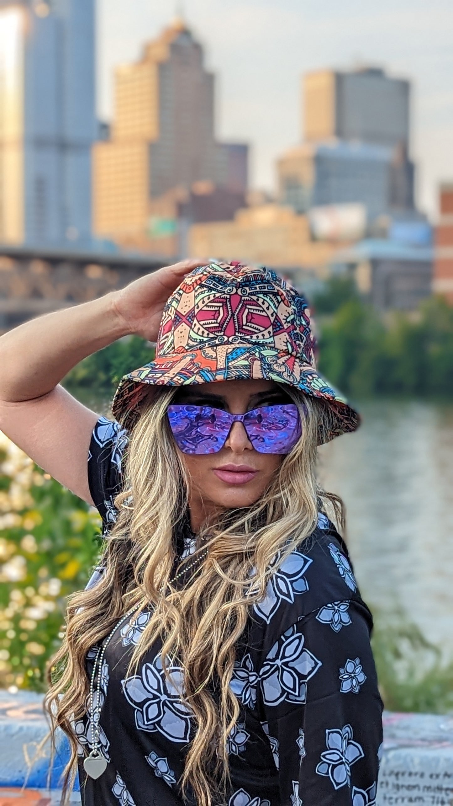 Trippy mosaic bucket hat