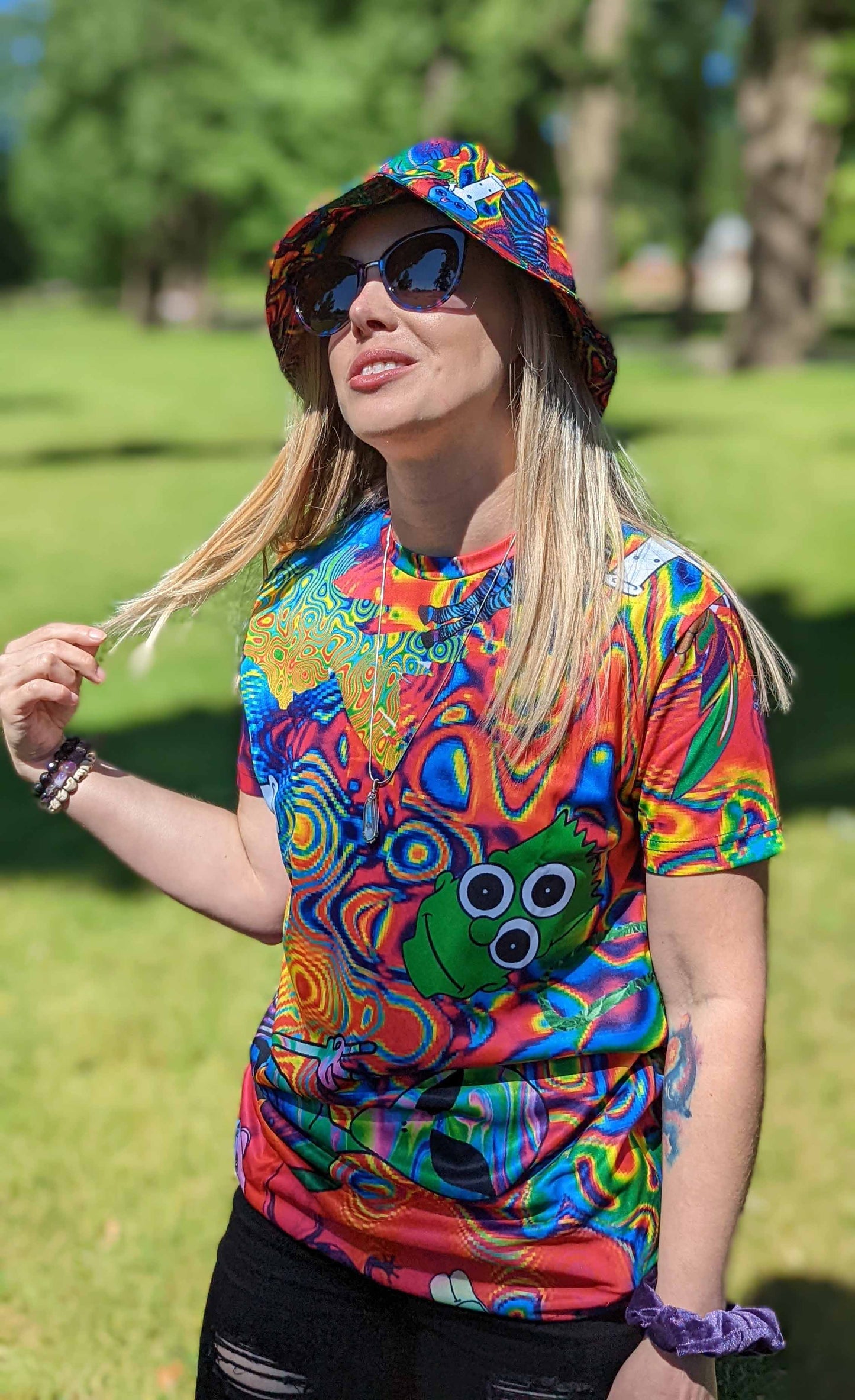 Trippy psychedelic tee women's